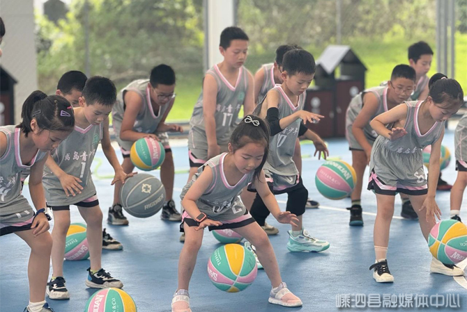 关于篮球夏令营启幕，让孩子体验运动快乐的信息
