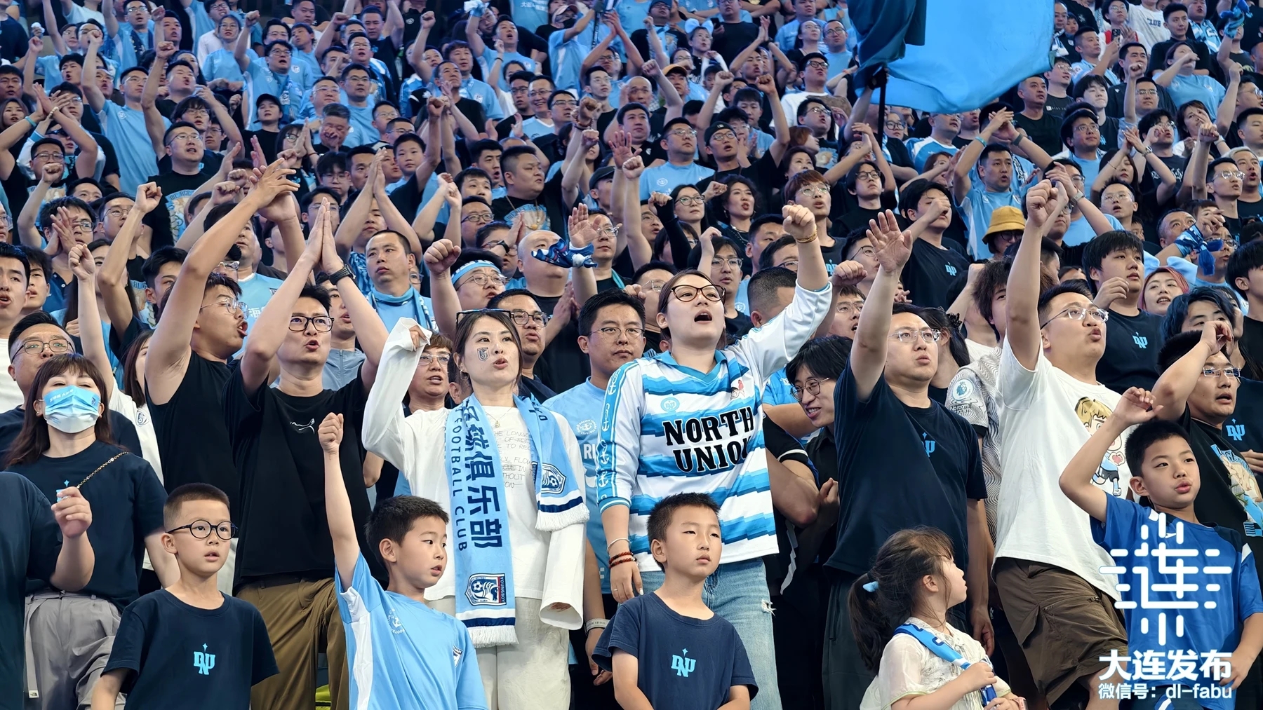 爱游戏网页版入口-足球比赛迎来高潮，球迷狂热支持本土球队