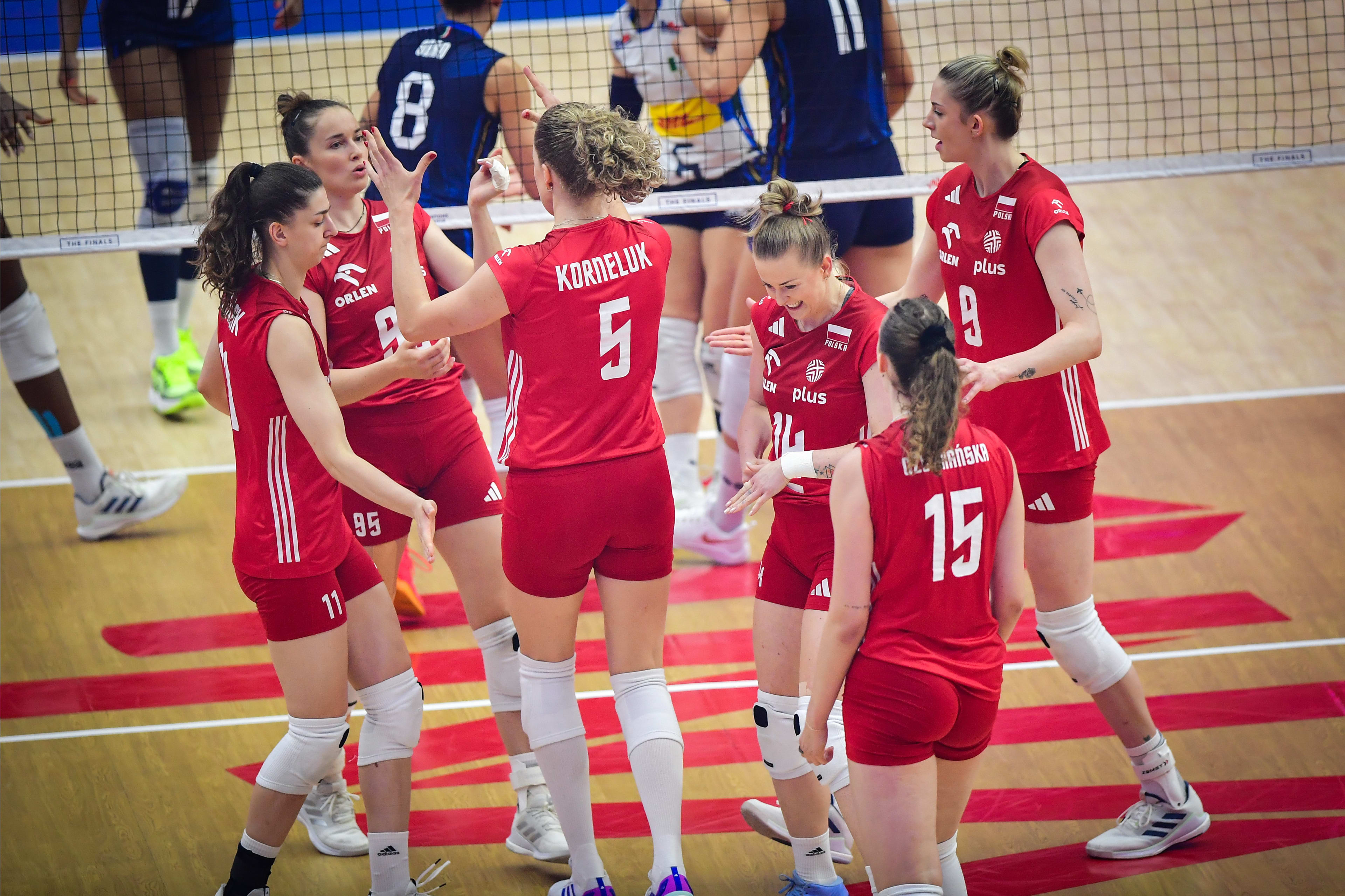 波兰队赛场大获全胜，圆满晋级