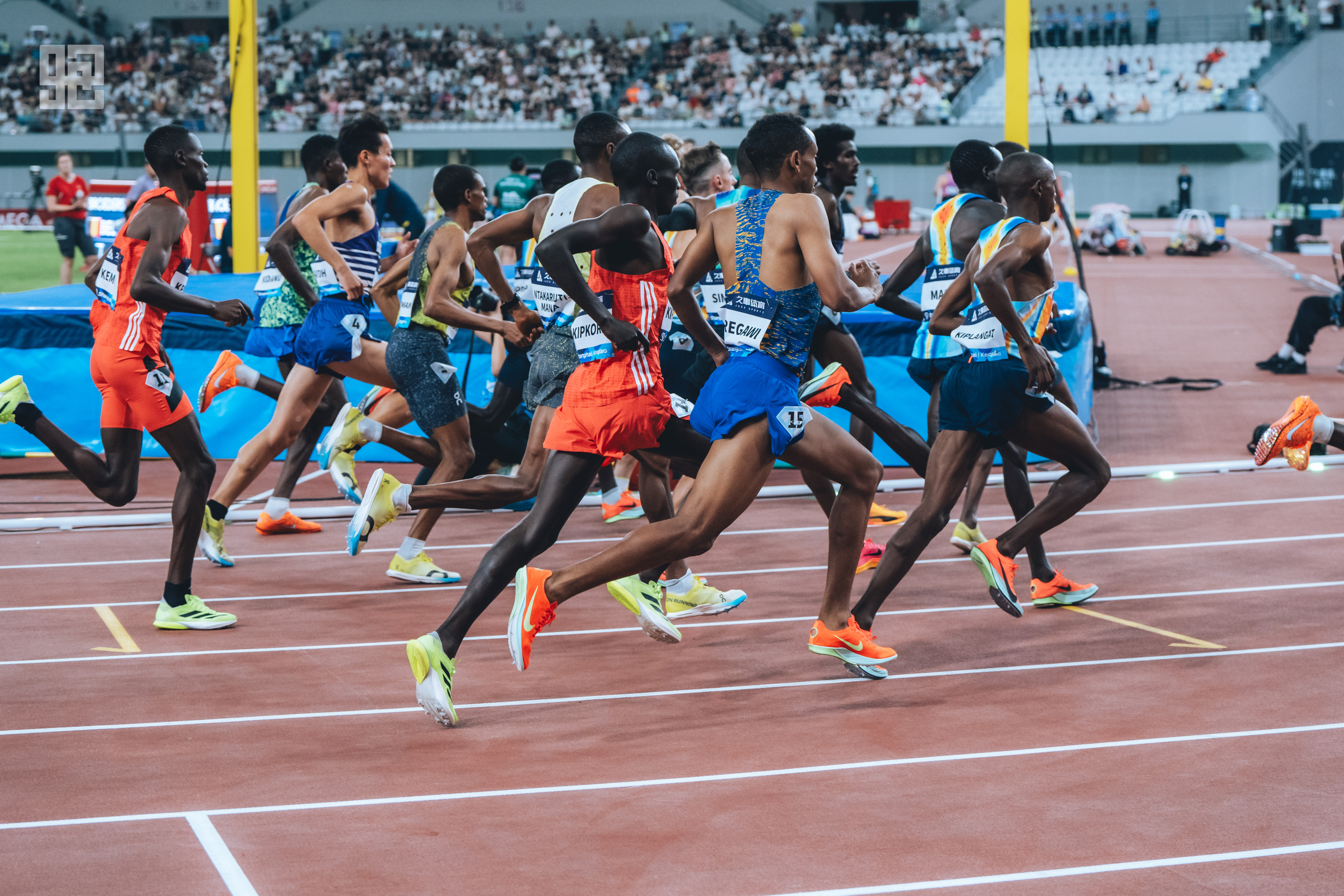 爱游戏app-罗马尼亚运动员在田径比赛中勇夺冠军