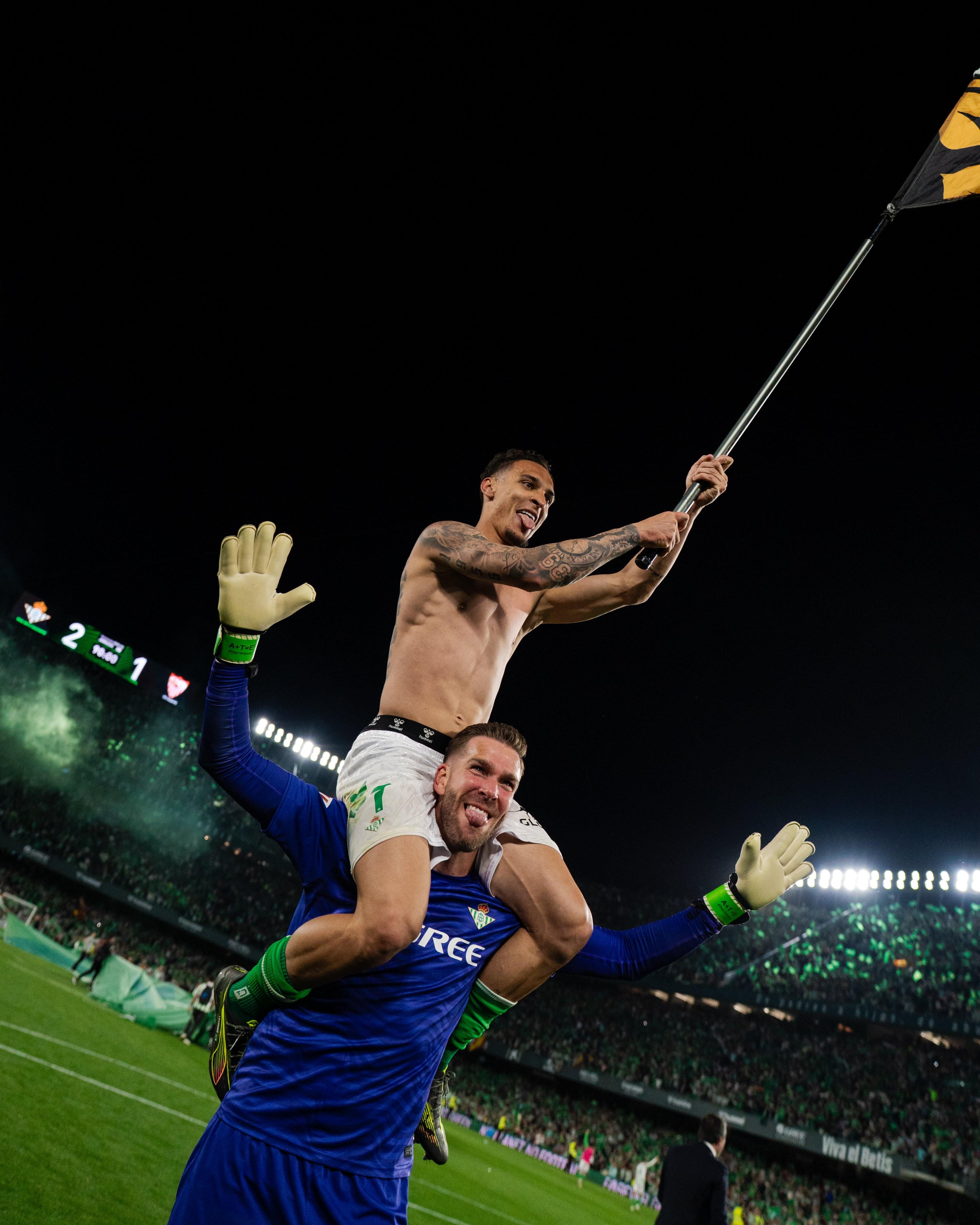 罗马尼亚运动员在田径比赛中勇夺冠军 罗马尼亚运动员在田径比赛中勇夺冠军