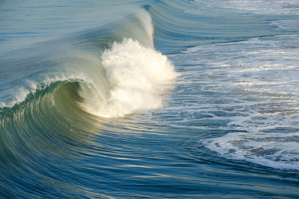波涛汹涌,激荡心湖黯然不少 波涛汹涌,激荡心湖黯然不少