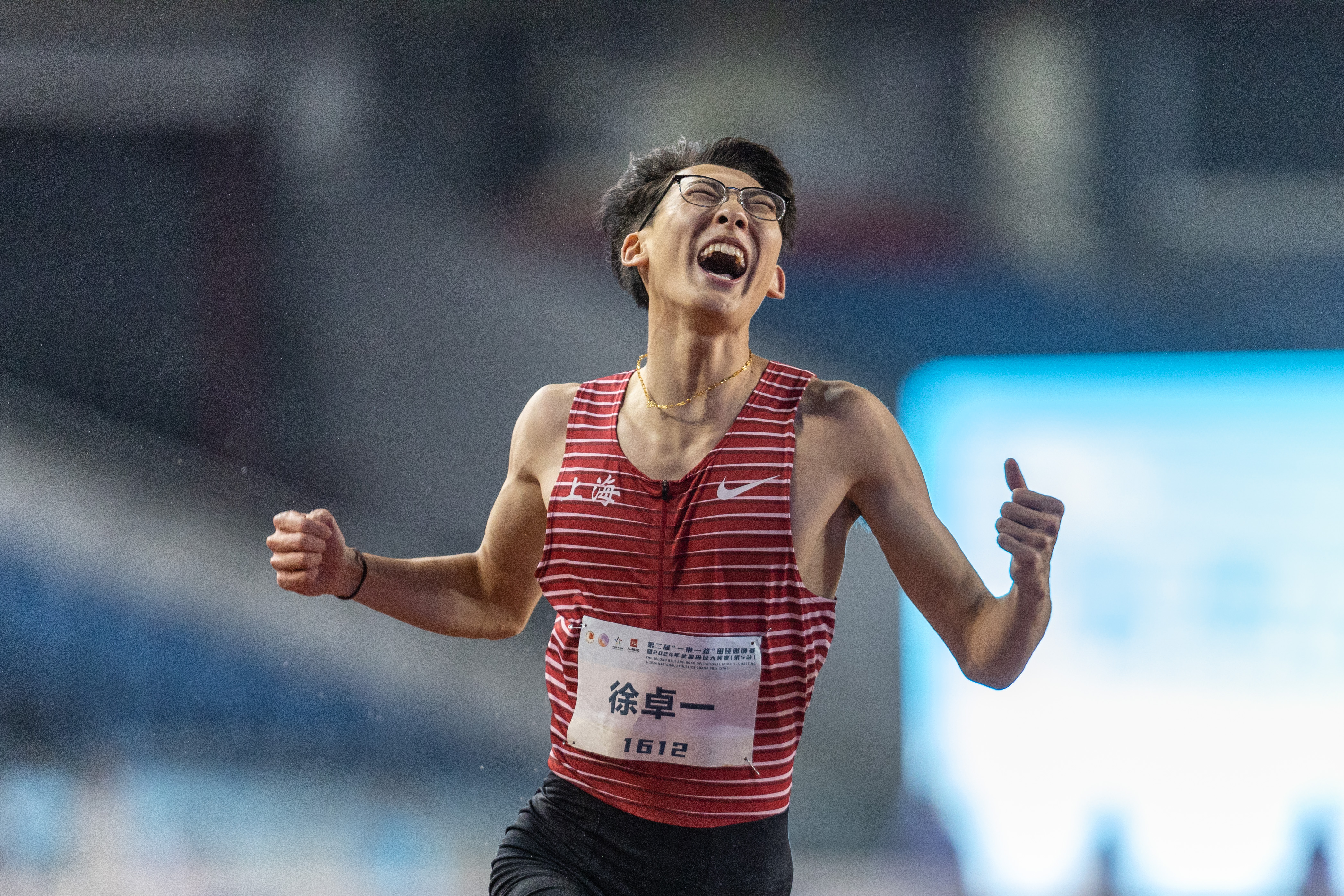 爱游戏网页版入口-南非运动员在田径比赛中获得佳绩，备受瞩目